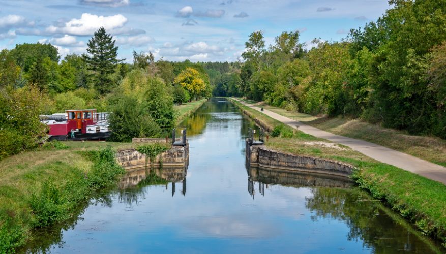 Canal do Nivernais, France